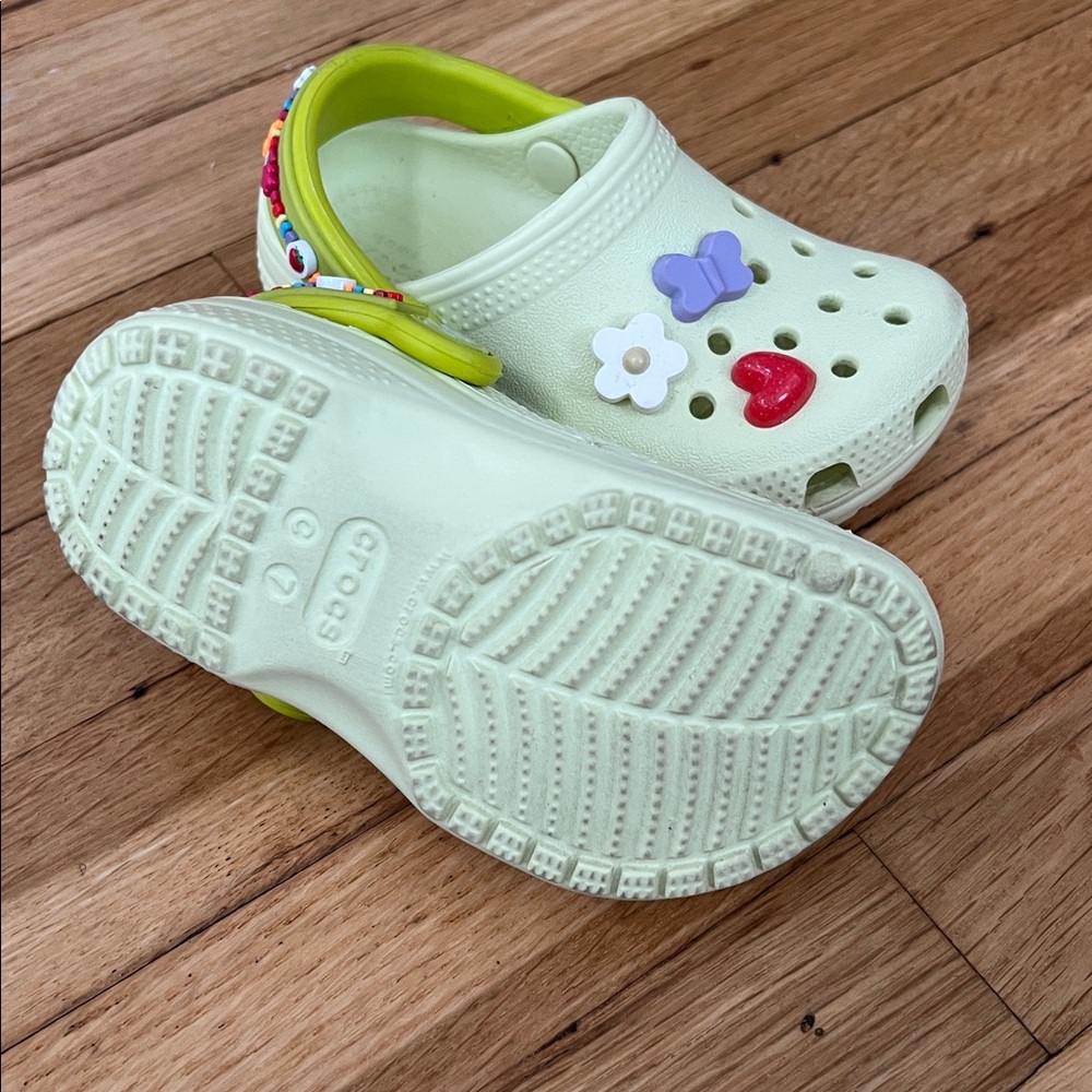 Kids Light Green Crocs Clog Sandals with Colorful Charms - Picture 2 of 2